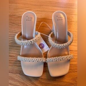 NWT Pearl Heels